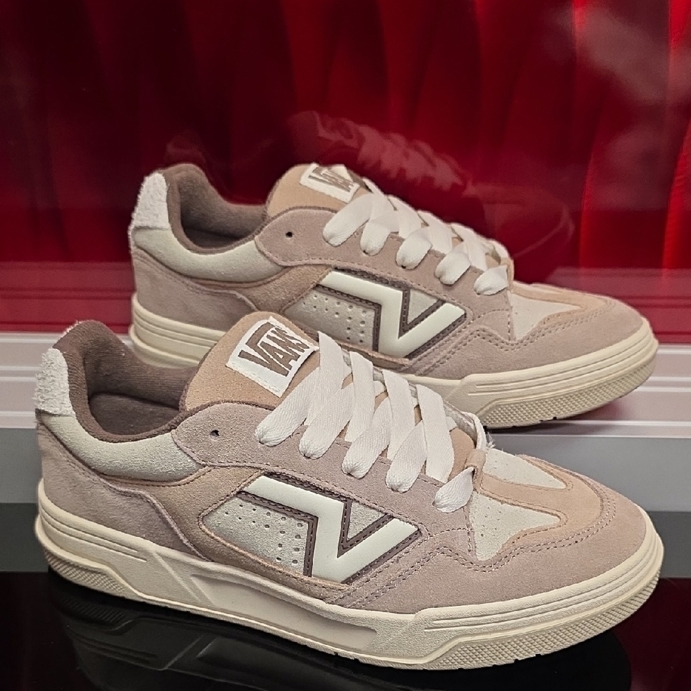Vans Upland Neutral Deep Taupe Men’s 8.5 Women’s 10 New with Box